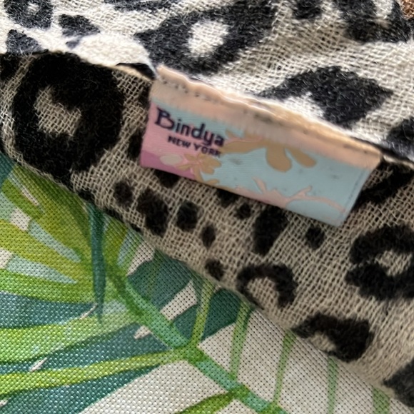 Bindya Leopard Scarf 100% Wool - Picture 2 of 4